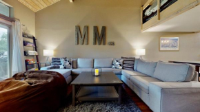 3 Bedrooms and Loft with gorgeous views all around Sleeps 12 comfortably